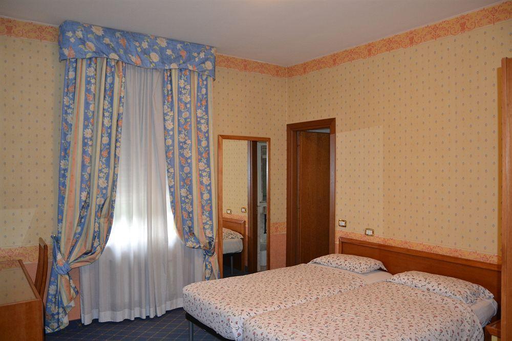 Hotel Edoné 3*