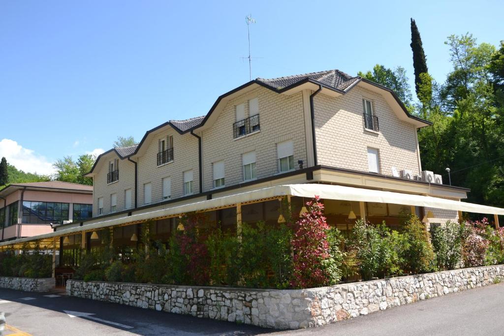 Hotel Edoné 3*